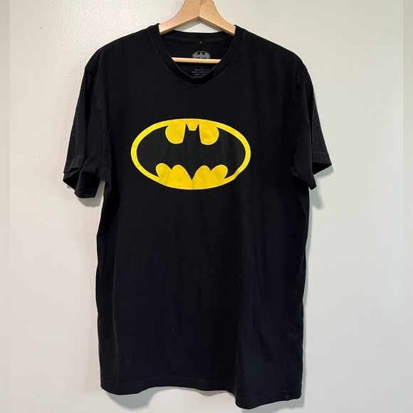Batman Graphic Tee - Men’s Size Large - Picture 2 of 8